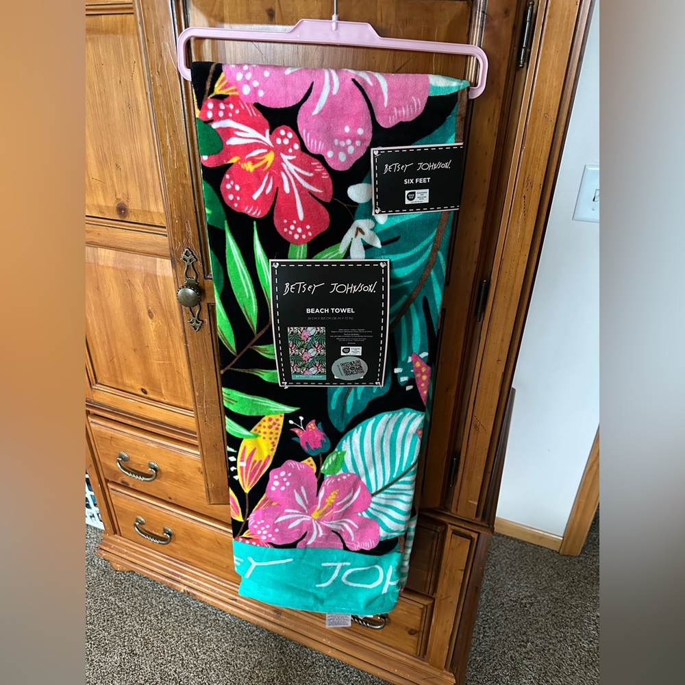 NWT Betsey Johnson Tropical Beach Towel - 6 feet